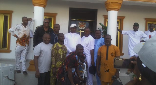 NEW HEAVEN ESTATE MANAGEMENT HONOURS ONIBA EKUN OF IBA KINGDOM WITH SPECIAL BIRTHDAY GIFT