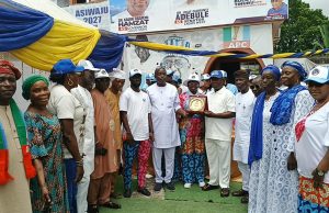 Youth Likeminds Holds Sensitization on Voter Registration, Inaugurates Executives and Honours Outstanding Members in Badagry Division